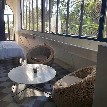 Manoir Des Sources Bed & Breakfast 4*